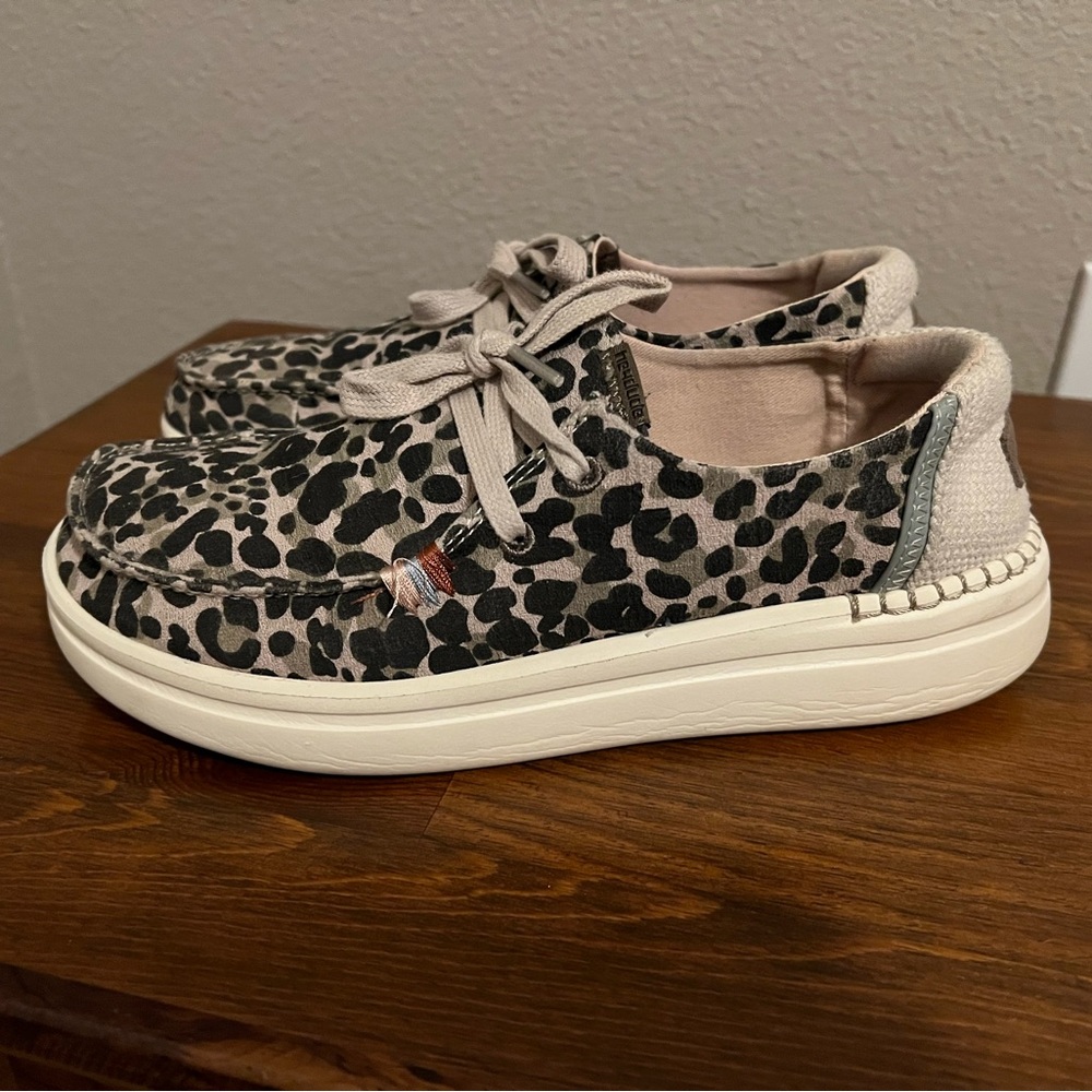 Hey Dude Wendy Rise Jungle Beige Cheetah Size 7 Women’s